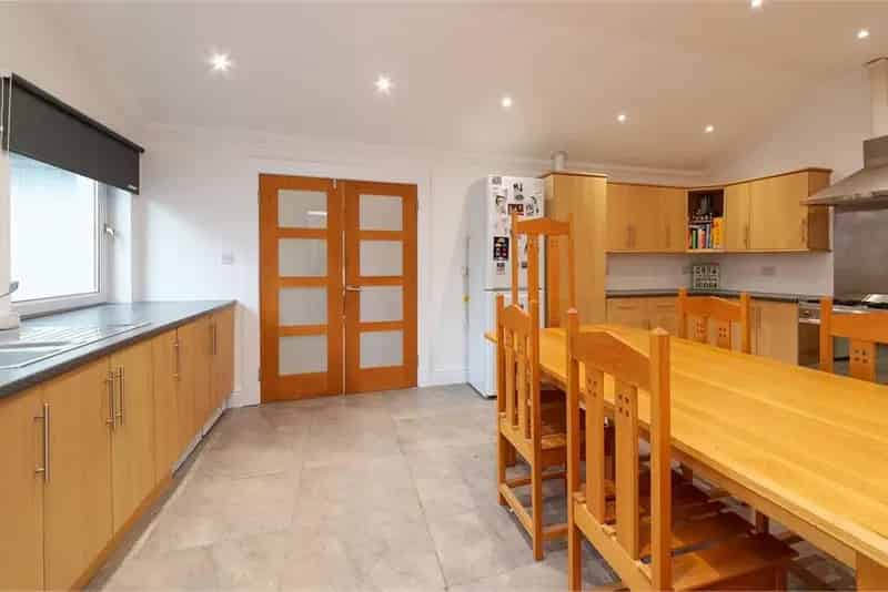 3 Bed Semi Detached House 3 Reception Rooms Enclosed Garden Garage