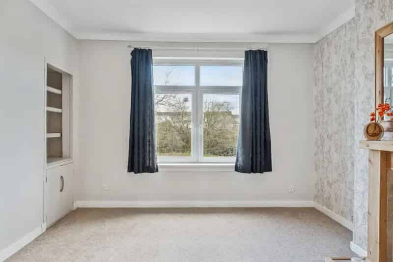 Spacious 2-Bedroom Flat in Knightswood with Large Garden