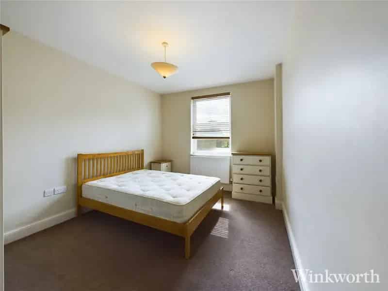 2 Bedroom Flat South Ealing Near Tube Station