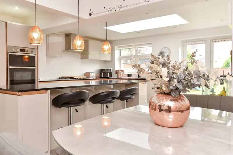 4 Bedroom End Terrace House for Sale