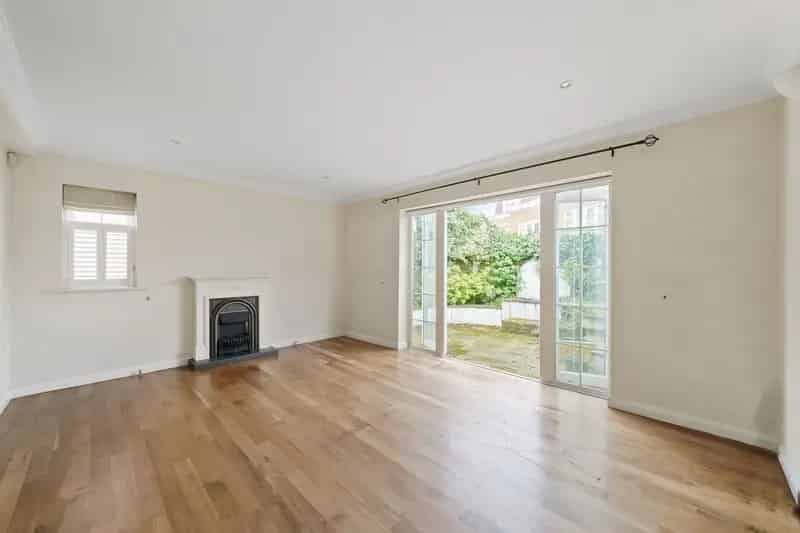 4 Bedroom Semi-Detached House for Sale Barnes