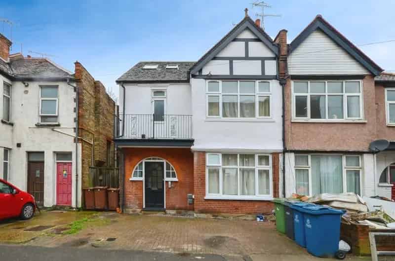 Bright Spacious 2-Bedroom Flat Harrow