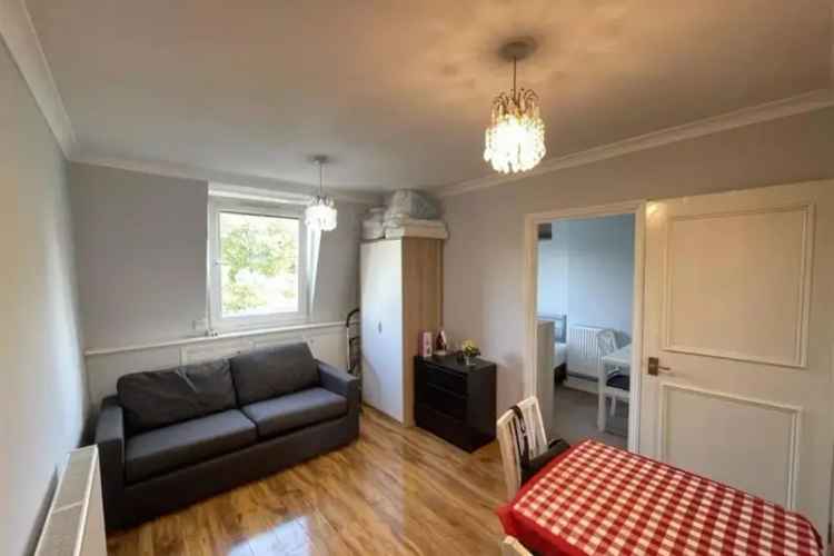 Flat near West Brompton Station Earls Court Shops and Restaurants