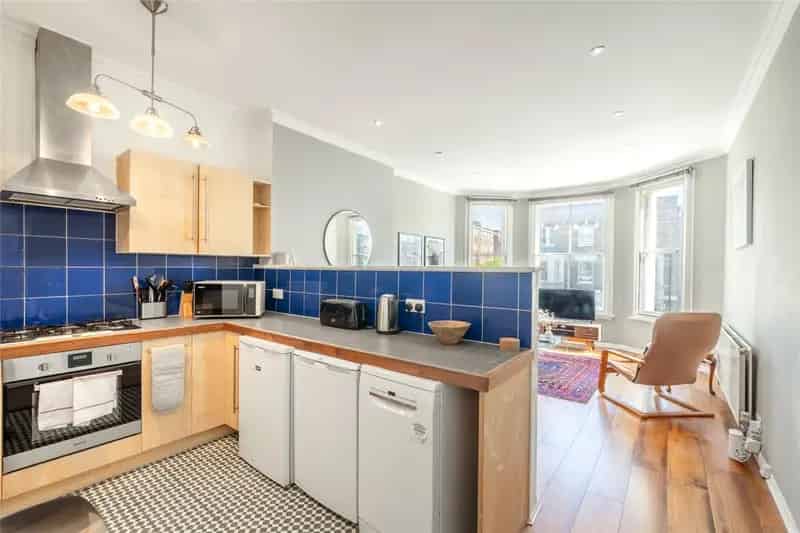 2 Bedroom Flat West Hampstead Close to Tube Station