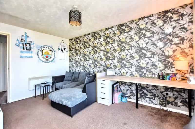 Spacious Two-Bedroom Apartment Near Leeds and Bradford