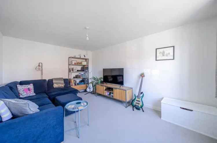 3 Bedroom Detached House for Sale in Cheltenham