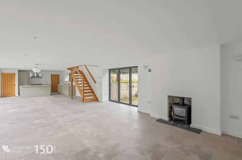 3 Bed House for Sale Near Town Centre