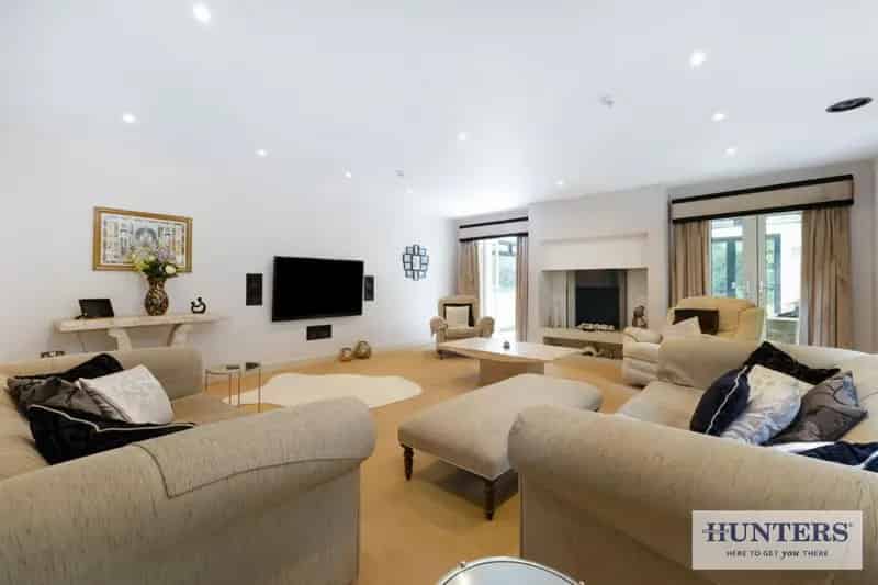 5 bedroom House
 For Sale