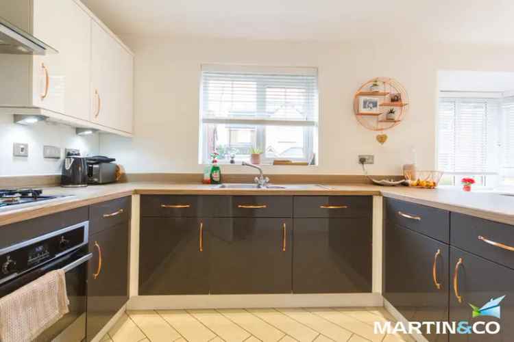 3 Bedroom Detached House with Garage and Garden