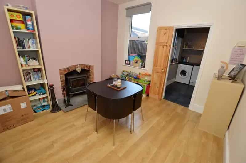 2 Bedroom Terraced House To Let
