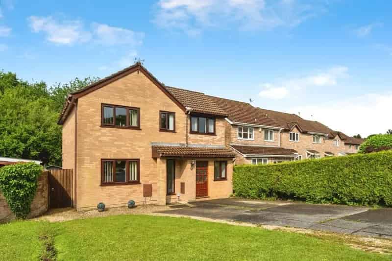 4 Bedroom Detached House Pontlliw