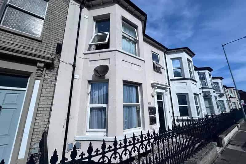 5 Immaculate 1-Bed Flats - High-Yield Investment Opportunity