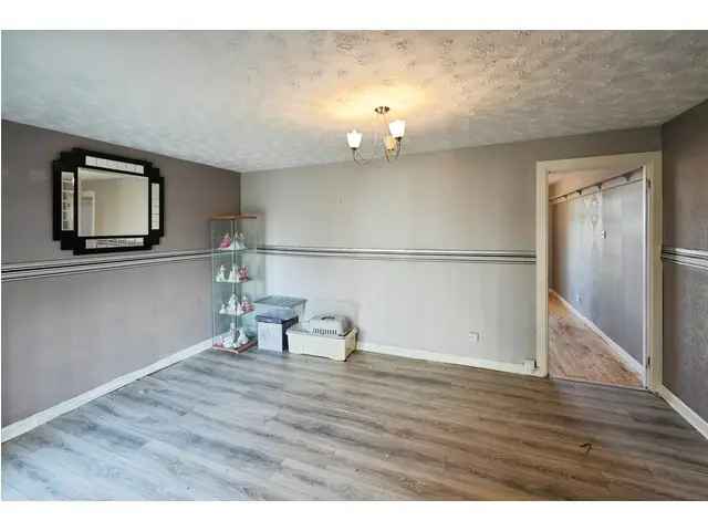 3 Bedroom Semi Detached House for Sale in Cumnock