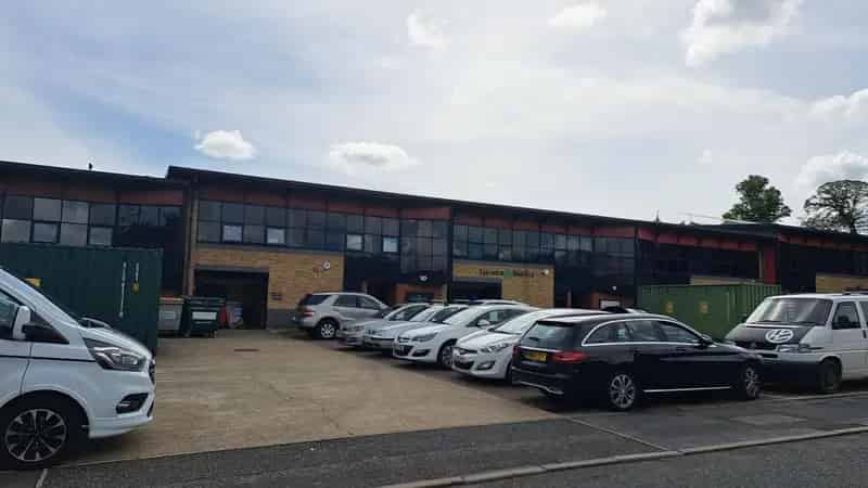 Steel Frame Terrace Unit with Office and Parking