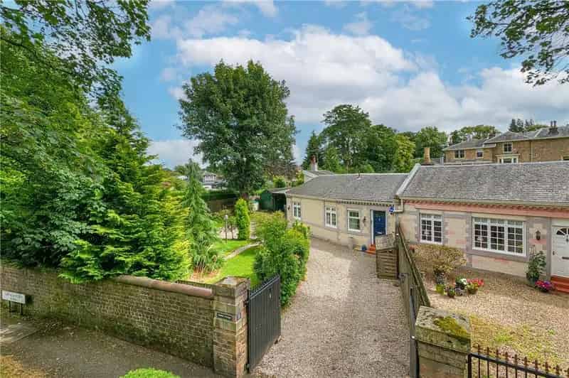 2 Bedroom Semi-Detached House for Sale in Bearsden