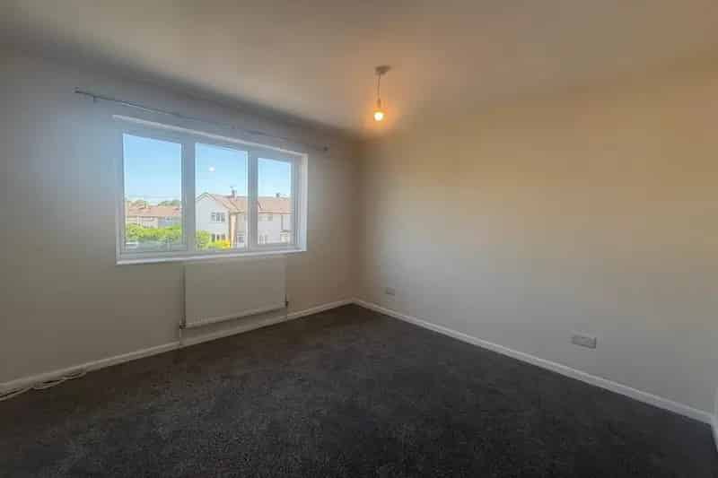 3 Bedroom House Fully Refurbished Family Home Zero Deposit Available