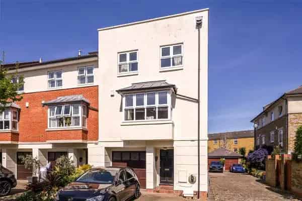 Modern Riverside Townhouse with Garden and Parking