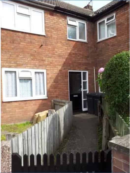 2 Bed Flat Netherton - Single Occupancy, Couples, or Small Families