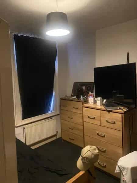 Spacious 1-Bed Flat with Loft Potential Near Teddington Station