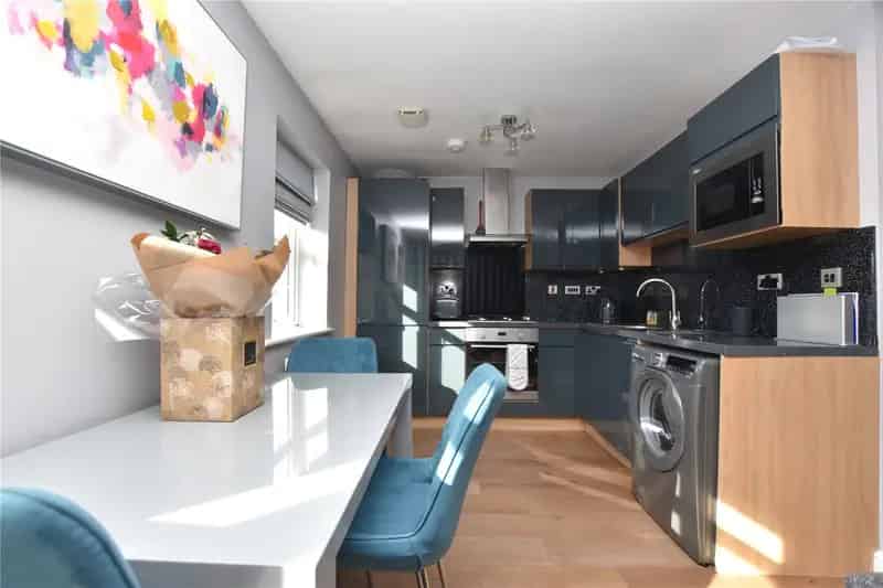 Two Bedroom Coach House Near Schools and Motorways