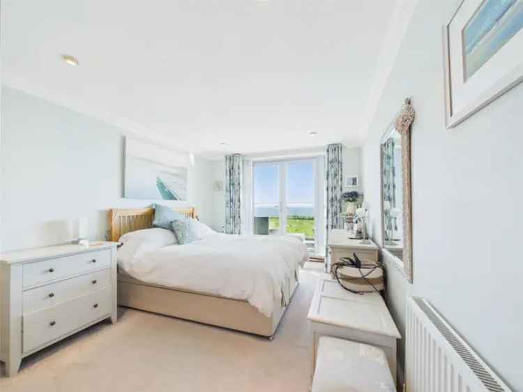 2 Bedroom Clifftop Apartment Sea Views Freehold