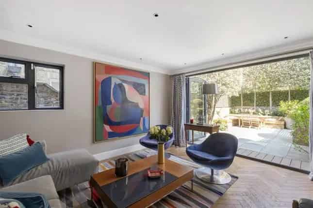 Six Bedroom House for Sale in Peterborough Estate London