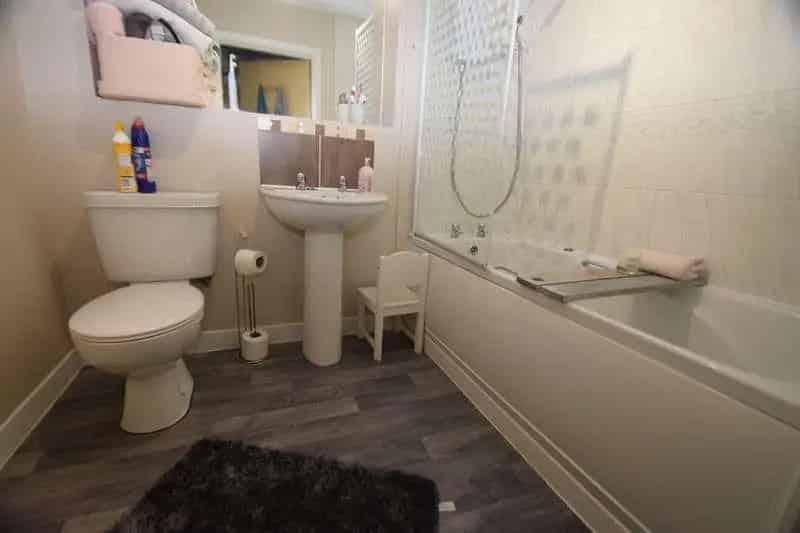 2 Bed Flat for Sale by Modern Auction Method