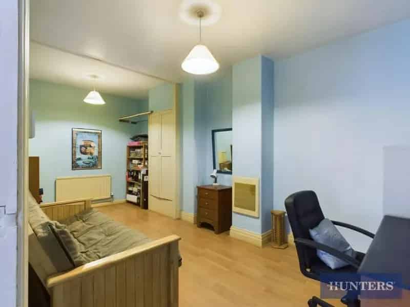 1 Bed Flat for Sale with Garden and Garage