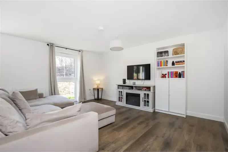 3 Bed Flat - Ground Floor with 1 Reception Room