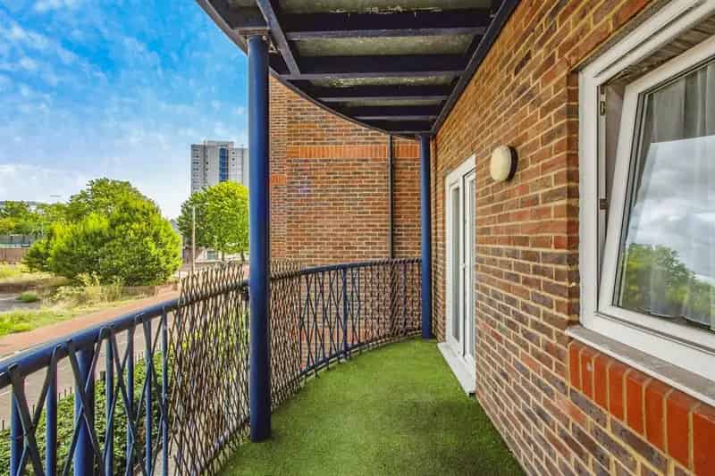 2 Bed Riverside Apartment with Balcony and Parking