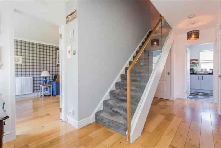 3 Bed Detached House with 2 Reception Rooms and Garage