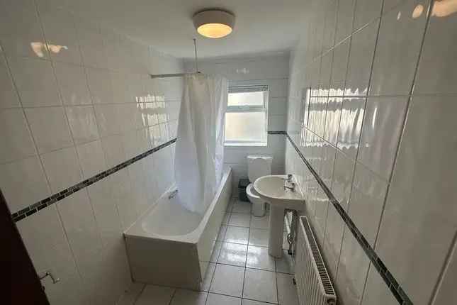 Flat for Rent in Cathays Cardiff CF24