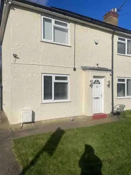 3 Bedroom Semi Detached House Hoddesdon EN11 0HW
