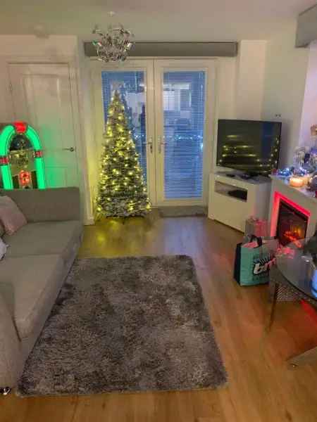 Flat For Rent in Broxbourne, England