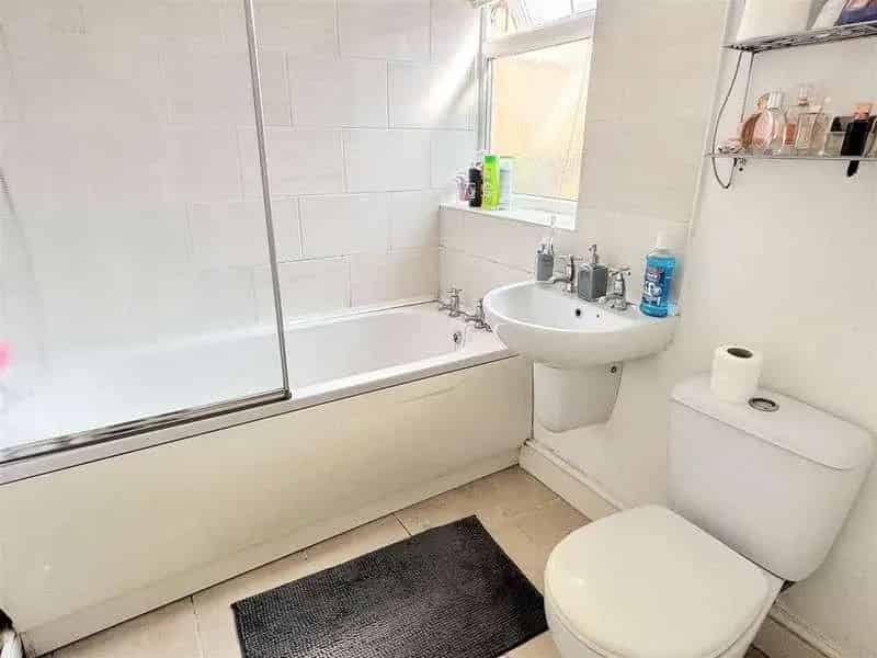 2 Bed House For Sale Long Term Tenant 680pcm