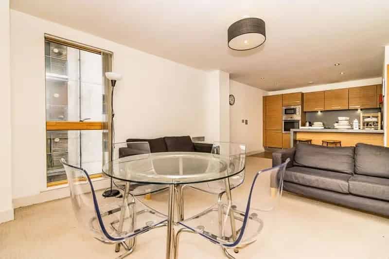 2 Bedroom Furnished Apartment Manchester Green Quarter Parking Balcony