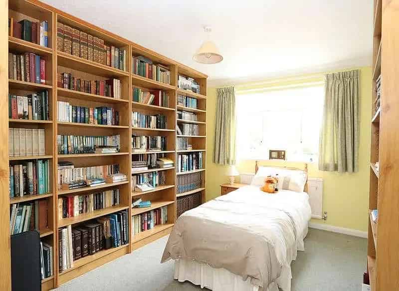 5 Bedroom Detached House Near Midgham Station