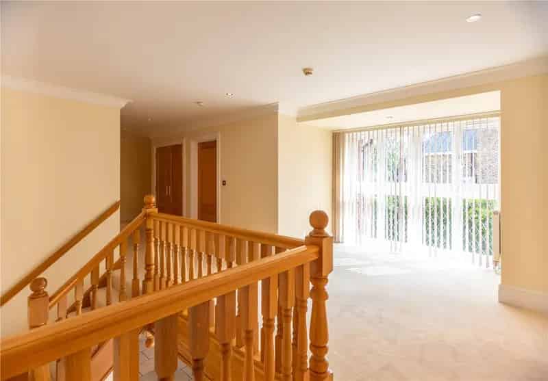 5 Bedroom House Sunningdale High Specification Family Home