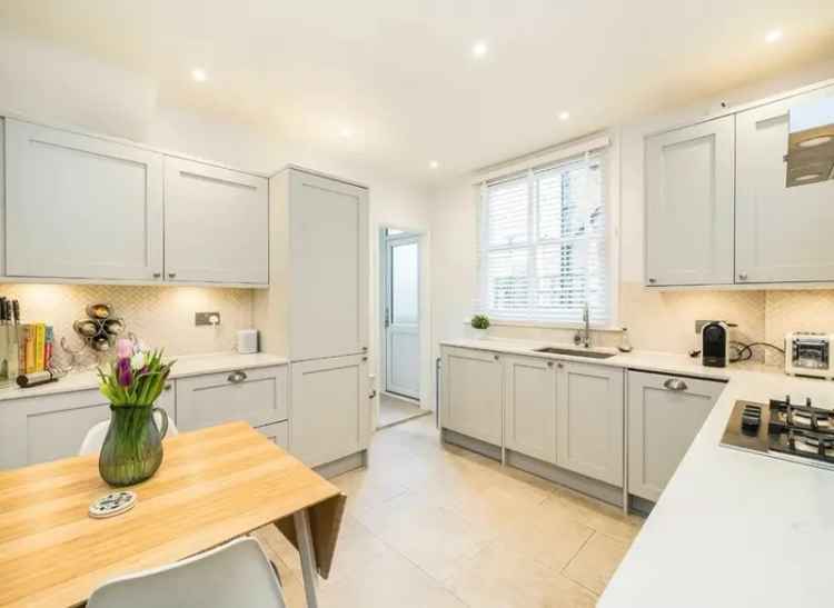 Refurbished 2 Bed Maisonette Near Tooting Broadway