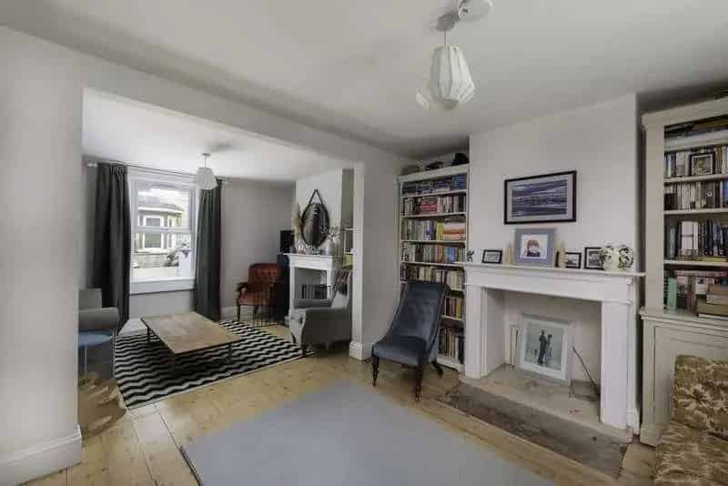 2 bed house for sale