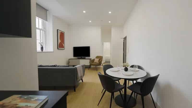 1 Bedroom Apartment in Bolton - Pet-Friendly with Free WiFi