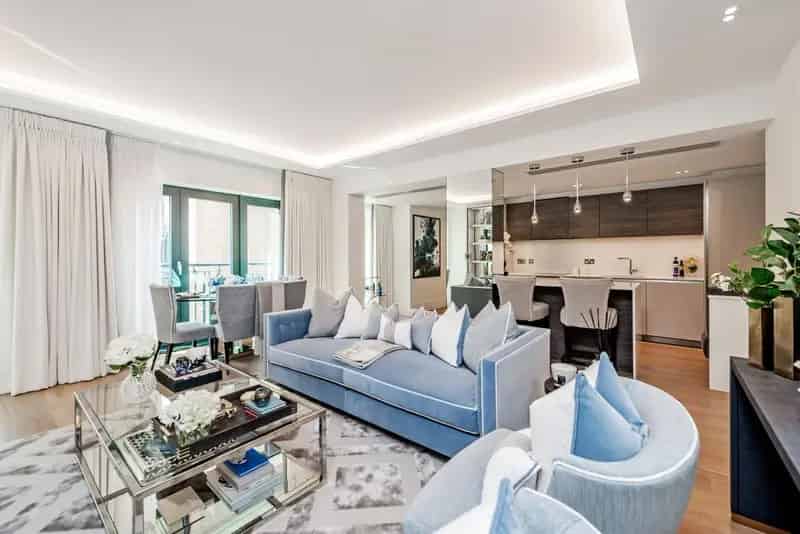 Luxury 2-Bedroom Apartment Kensington Garden Square