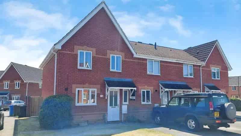 3 Bedroom Semi Detached House To Rent