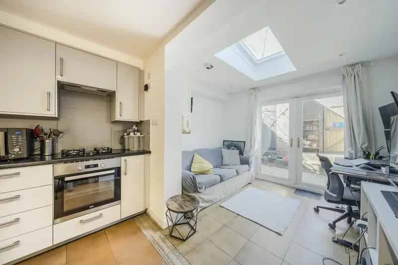 Large 4-Bedroom HMO House in Queens Park Maida Vale