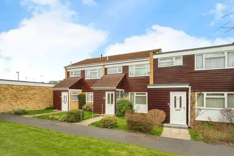 3 Bedroom Terraced House For Sale Near Town Centre