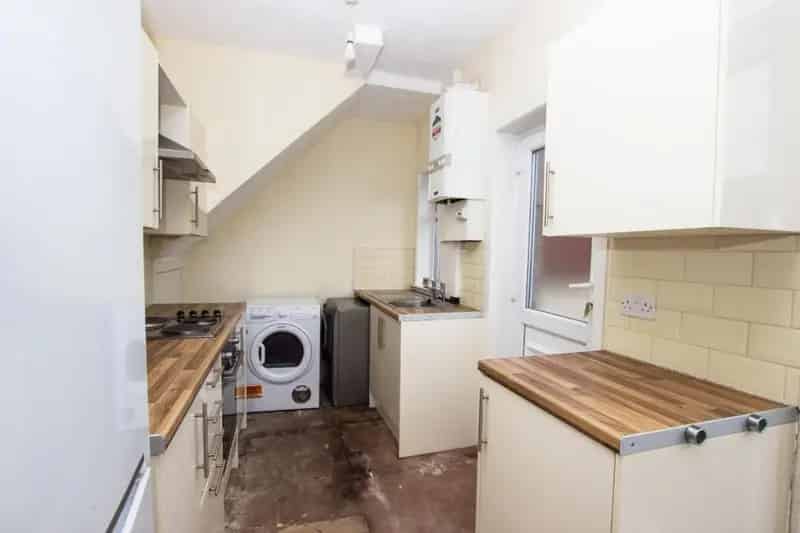 2 Bed Property for Sale Investment Opportunity Requires TLC