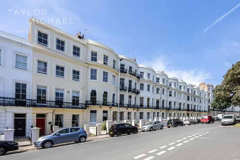 1 Bedroom Flat to Rent in Brighton - Top Floor, Unfurnished