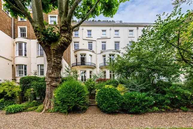 Flat for sale in Randolph Avenue, Little Venice, London W9