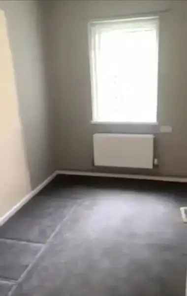 Flat For Rent in Bradford, England