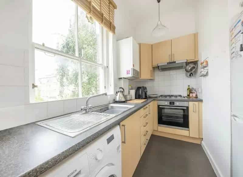 Two Bedroom Flat Kilburn High Road Period Conversion